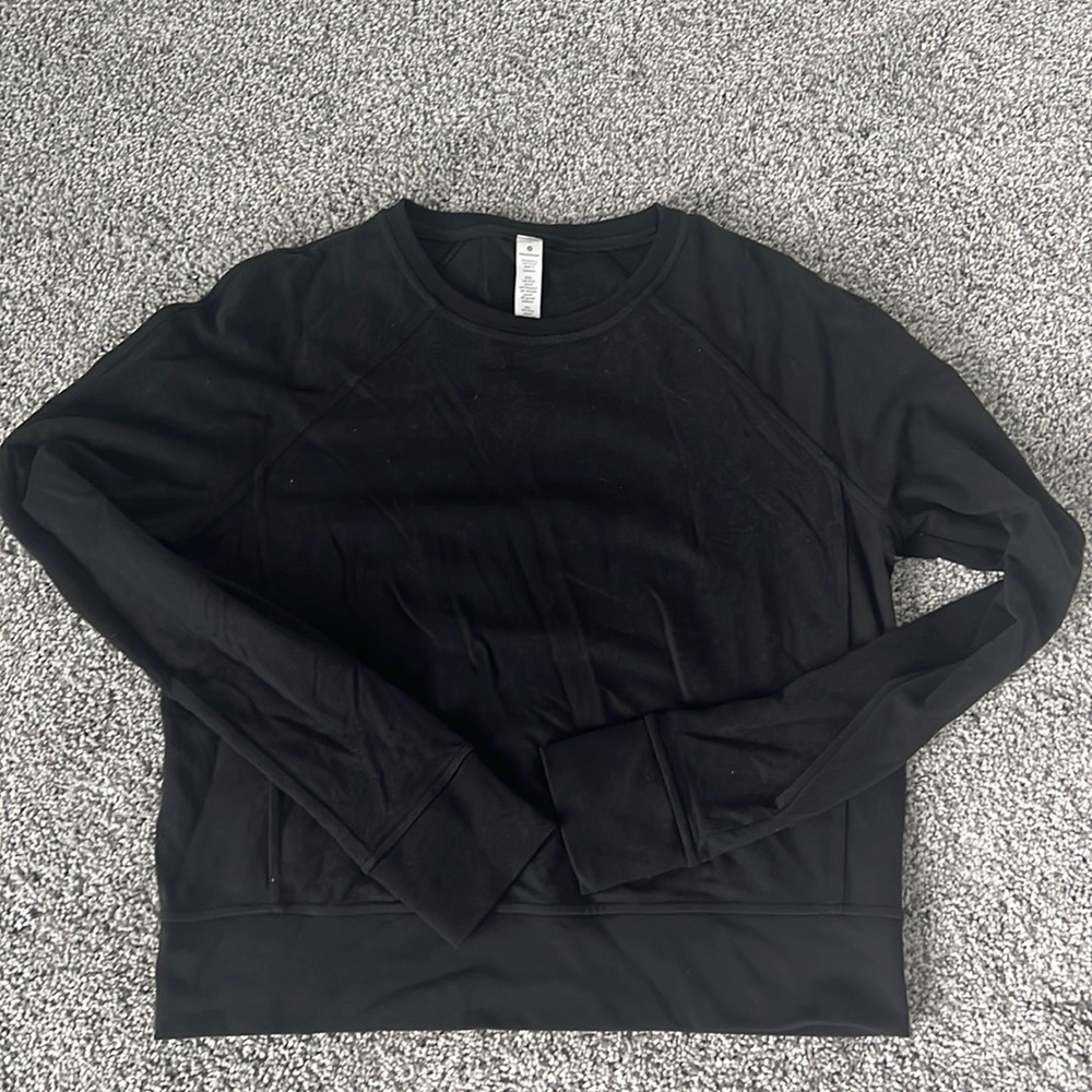 black lululemon crew sweatshirt